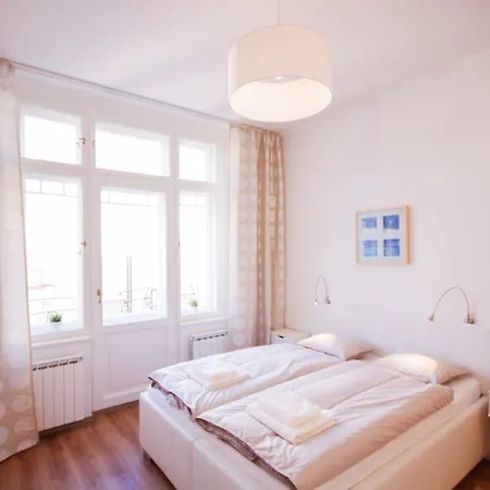 Apartment Zborovska 6